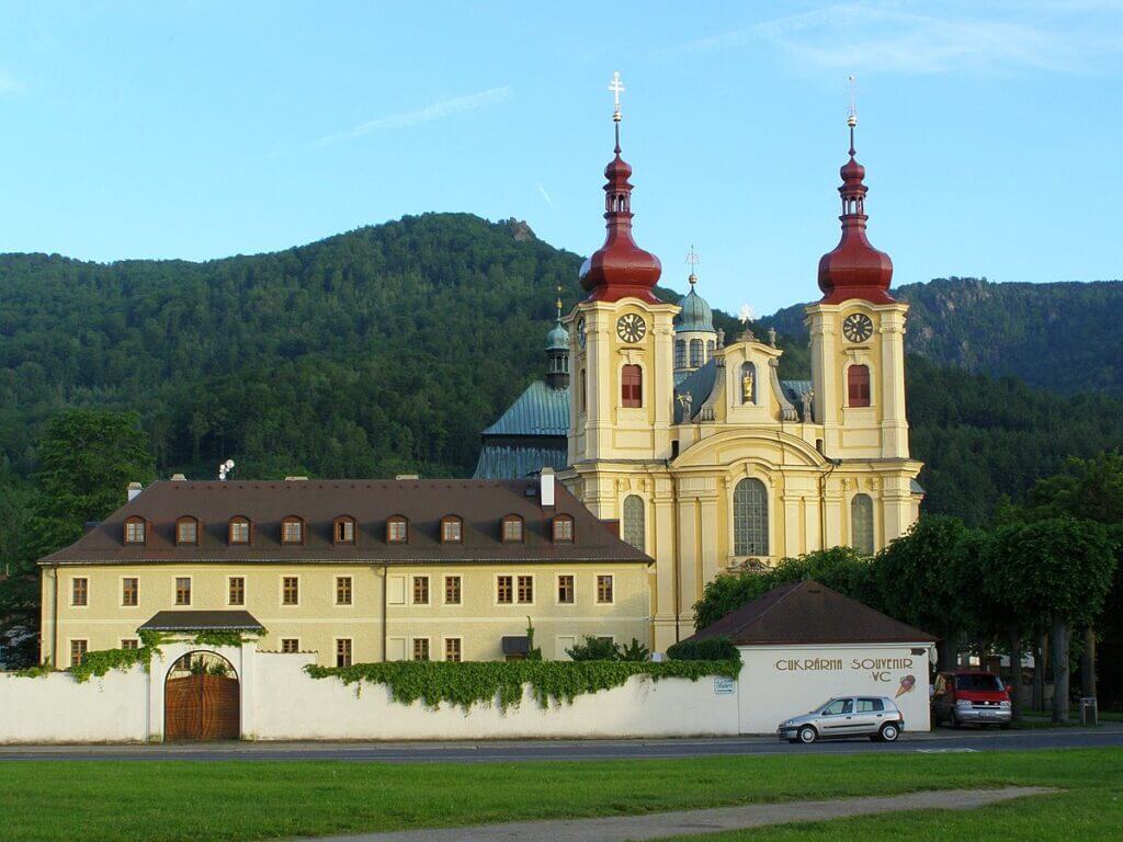 Kostel a klášter Hejnice
